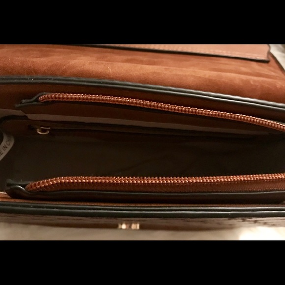 🚨Only 1 Left🚨 Metal Accent Flap Shoulder Bag - Picture 6 of 7